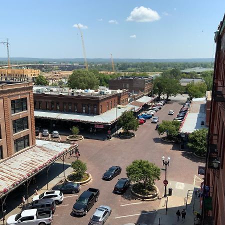 Blackout Themed Residence In The Prime Heart Of Omaha'S Old Market! Dış mekan fotoğraf