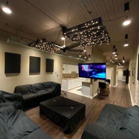 Blackout Themed Residence In The Prime Heart Of Omaha'S Old Market! Dış mekan fotoğraf