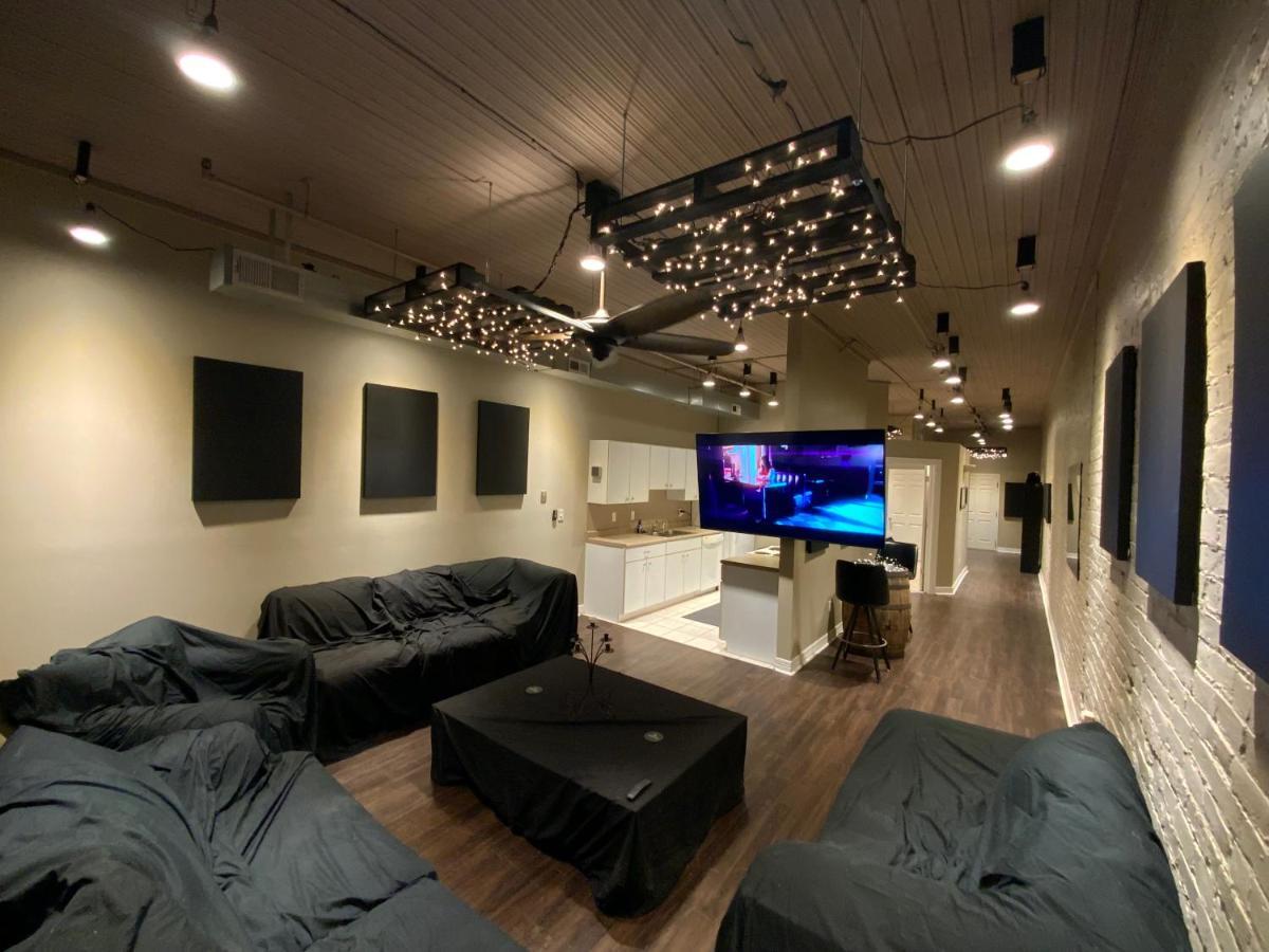 Blackout Themed Residence In The Prime Heart Of Omaha'S Old Market! Dış mekan fotoğraf
