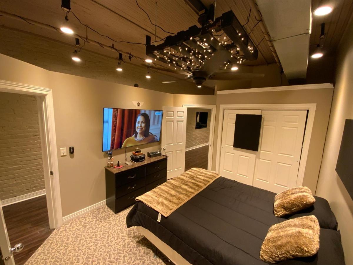 Blackout Themed Residence In The Prime Heart Of Omaha'S Old Market! Dış mekan fotoğraf
