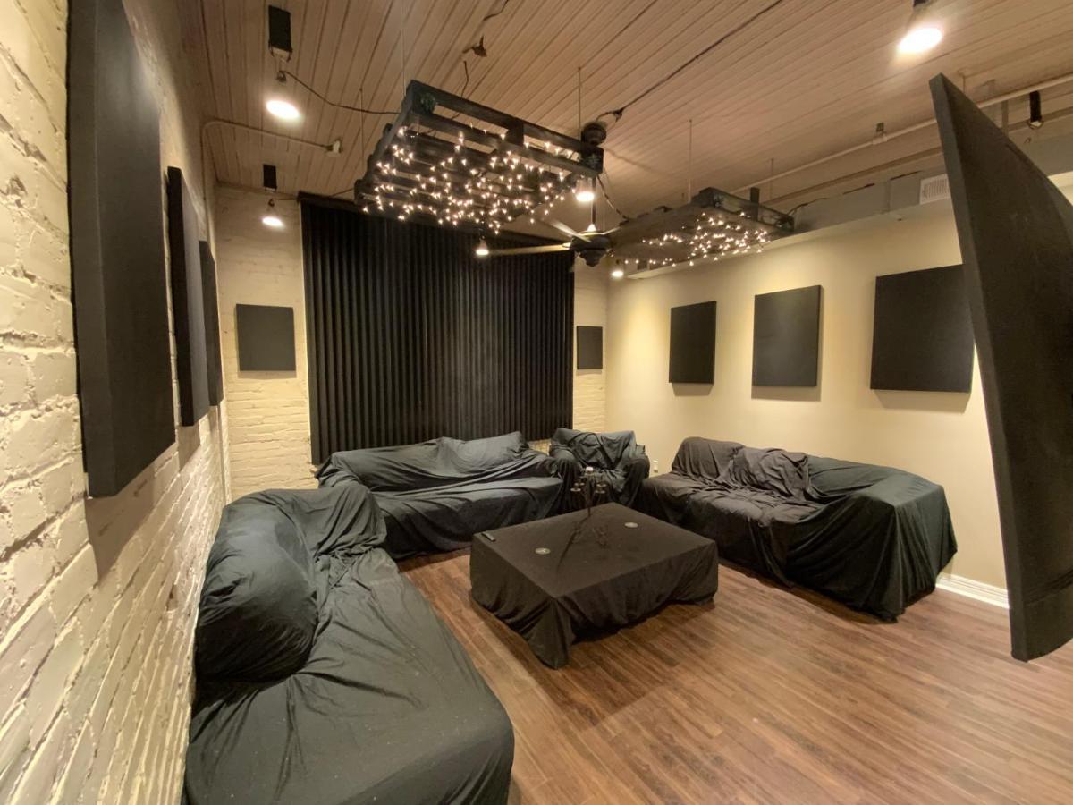 Blackout Themed Residence In The Prime Heart Of Omaha'S Old Market! Dış mekan fotoğraf
