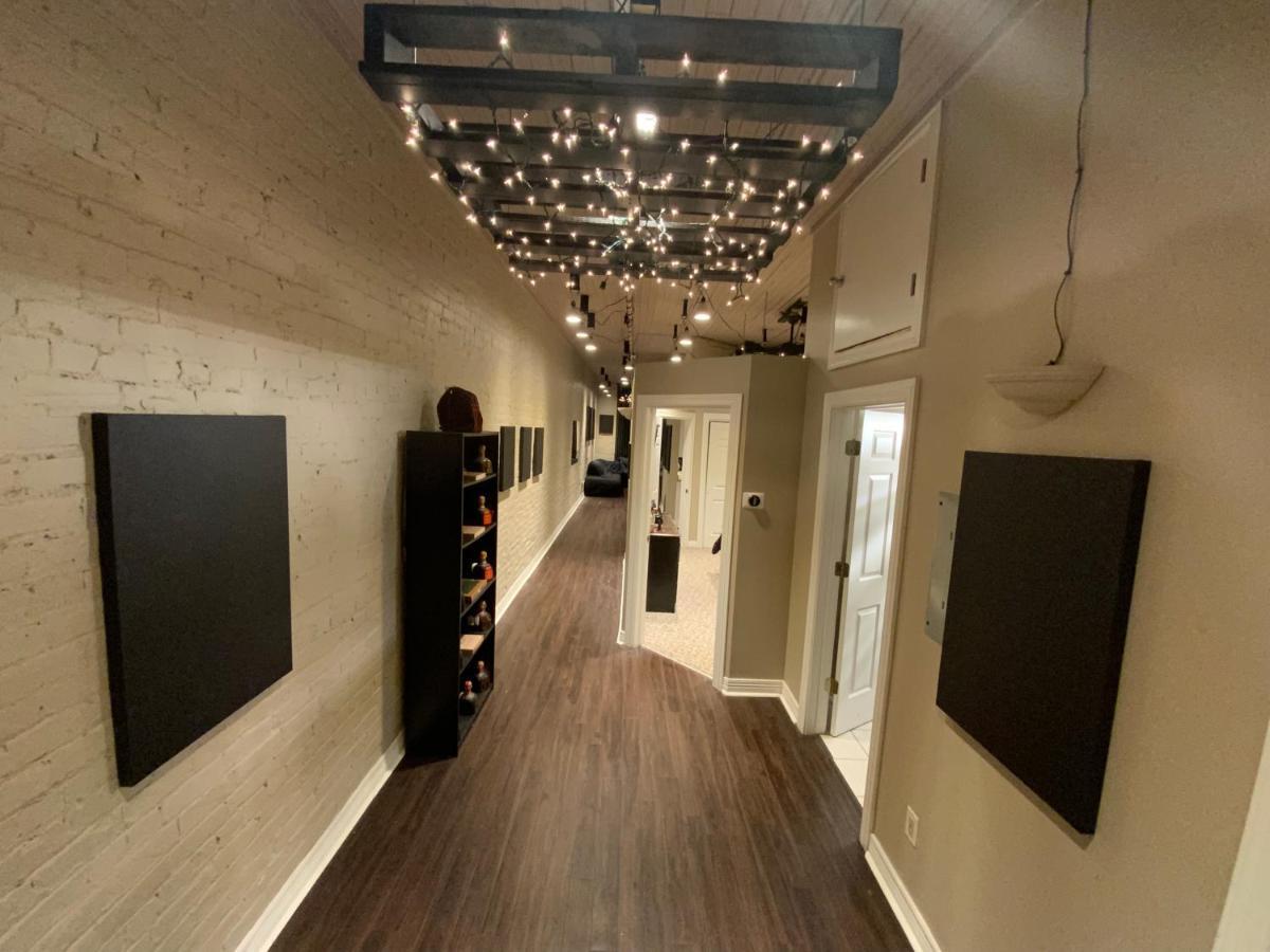 Blackout Themed Residence In The Prime Heart Of Omaha'S Old Market! Dış mekan fotoğraf