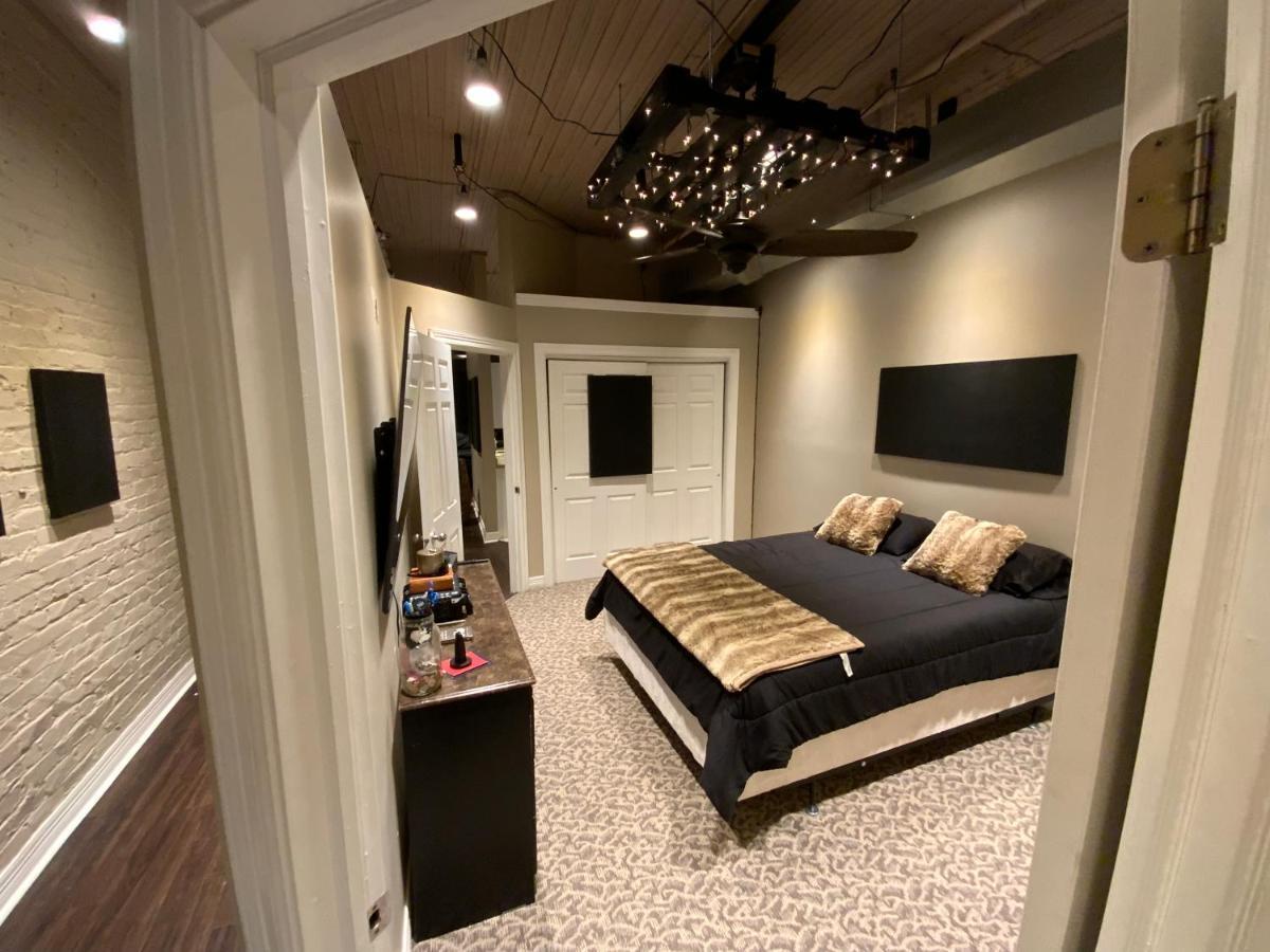 Blackout Themed Residence In The Prime Heart Of Omaha'S Old Market! Dış mekan fotoğraf
